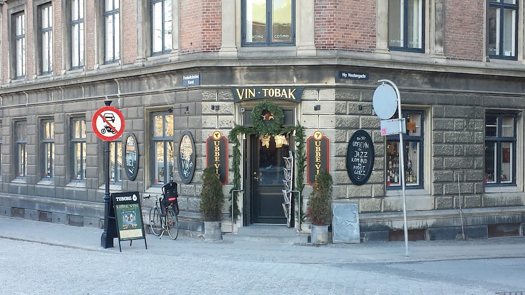 ubbes-vinhandel-wine-bar-8.jpeg