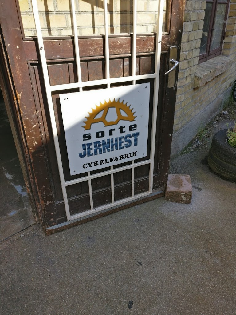 black-iron-horse-shop-service-10.jpeg