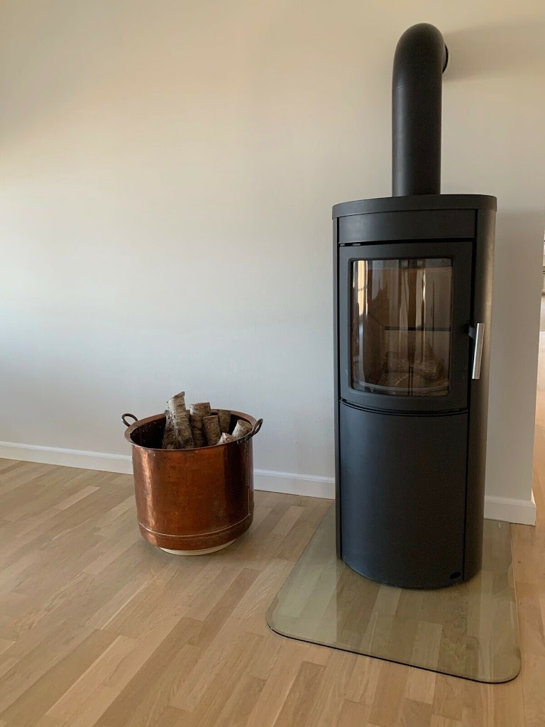 kica-koge-fireplace-center-5.jpeg