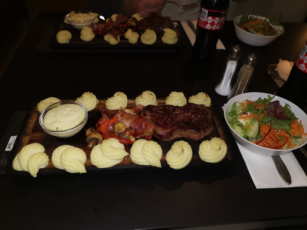 the-towns-cafe-and-pizzeria-14.jpeg