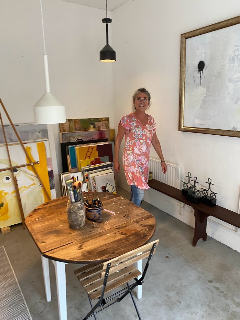 atelier-tina-hee-artist-10.jpeg