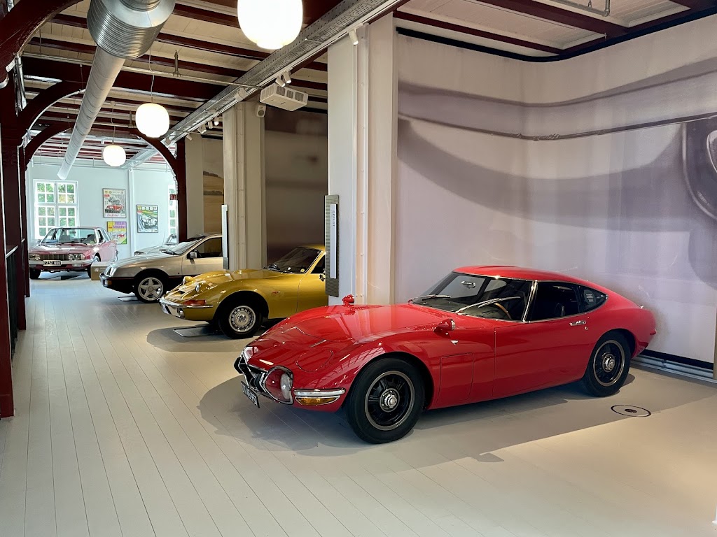 classic-car-house-6.jpeg
