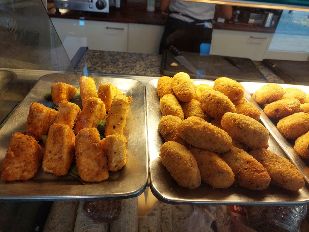 da-basso-salumeria-med-servering-12.jpeg