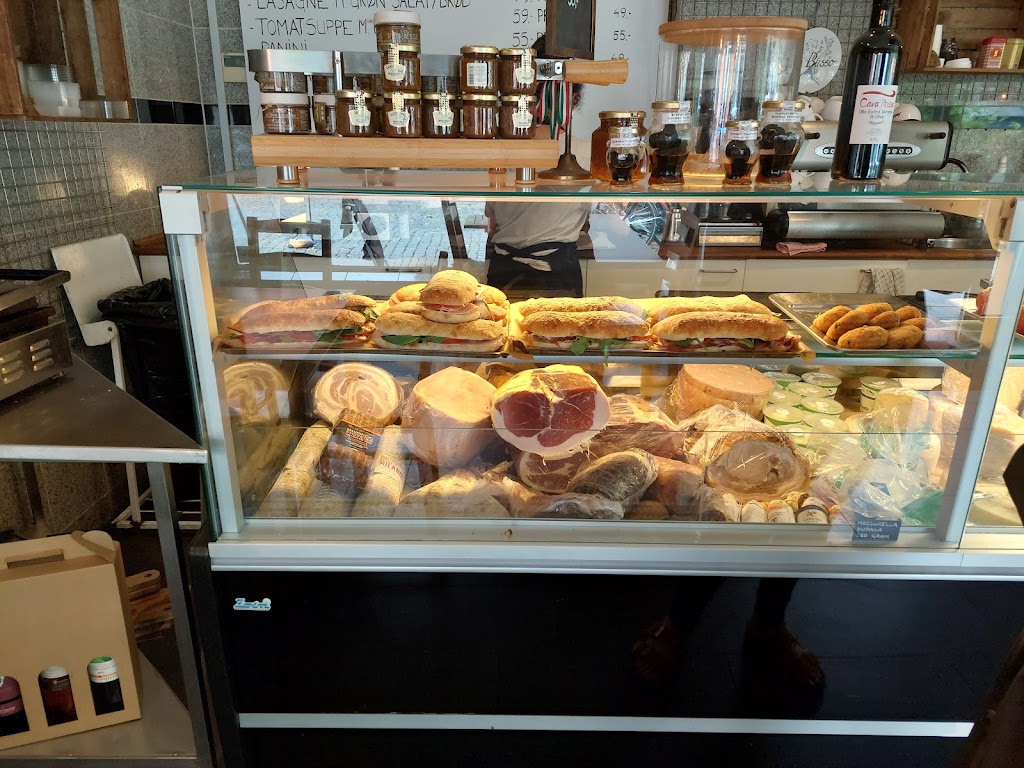 da-basso-salumeria-med-servering-6.jpeg
