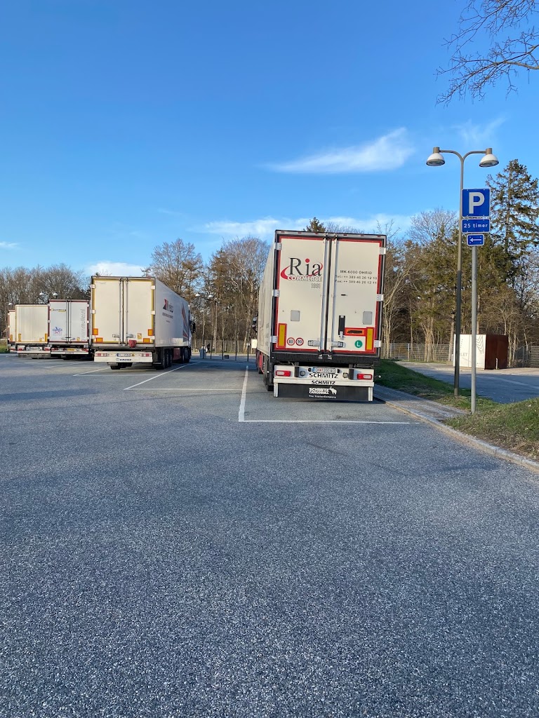 truck-parking-13.jpeg
