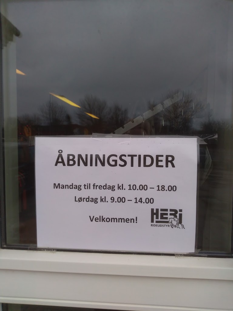 heri-rideudstyr-aps-11.jpeg