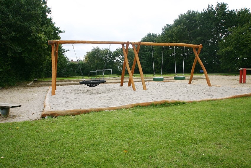 nature-play-aps-natur-legepladser-gynger-sandkasser-klatrevaeg-nordsjaelland-1.jpeg