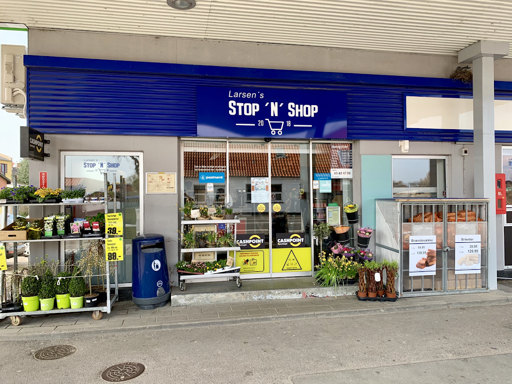 larsens-stop-n-shop-2.jpeg