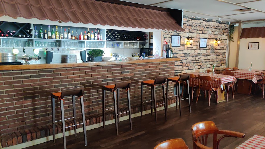 carnevale-italiensk-pizzeria-restaurant-and-italian-deli-3.jpeg