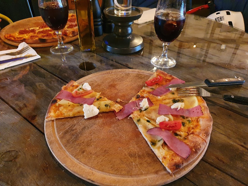 restaurant-thats-amore-3.jpeg