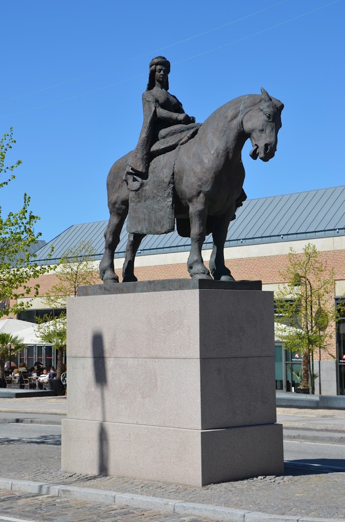 statue-of-margaret-1-by-anne-marie-carl-nielsen-1.jpeg