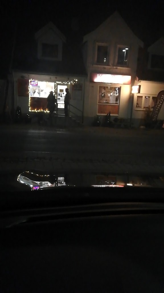 kings-cafe-pizziria-11.jpeg
