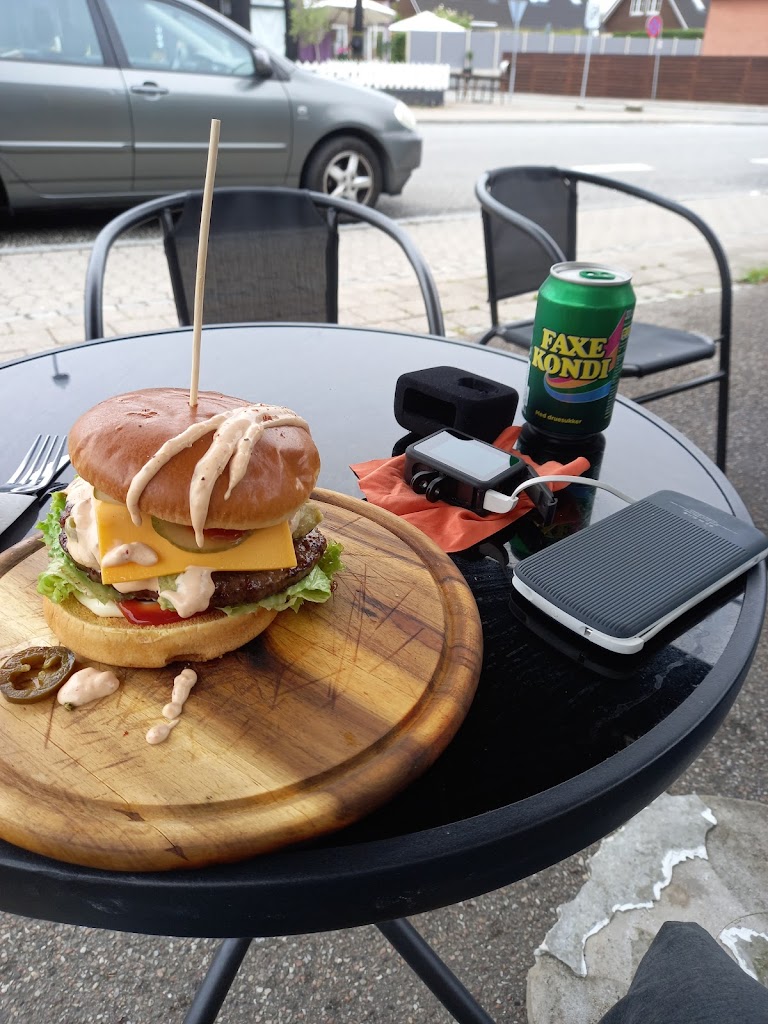 marcos-burger-grill-4.jpeg