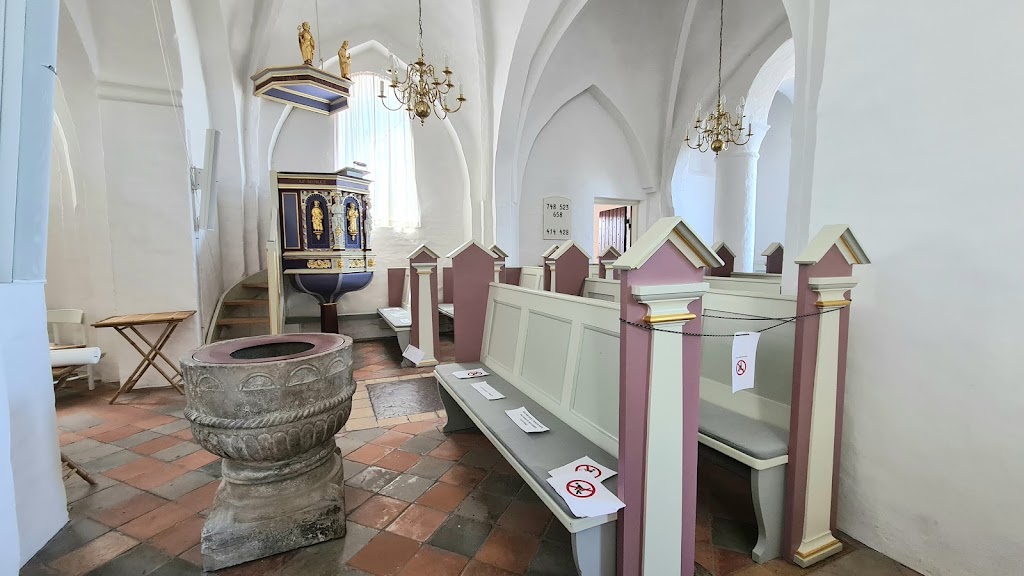 uvelse-kirke-0.jpeg