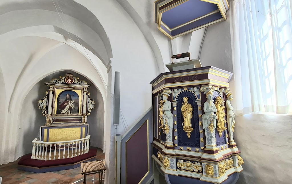 uvelse-kirke-5.jpeg