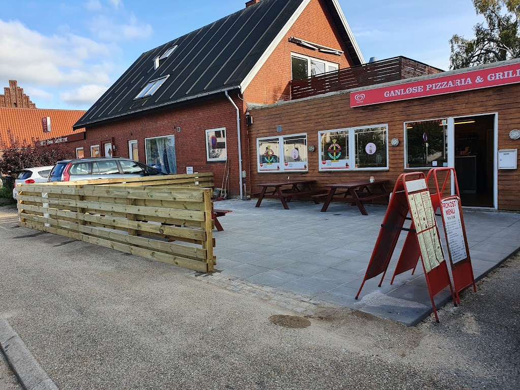 ganlose-pizzaria-grillbar-0.jpeg