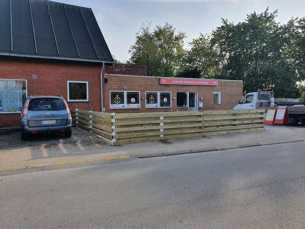 ganlose-pizzaria-grillbar-4.jpeg
