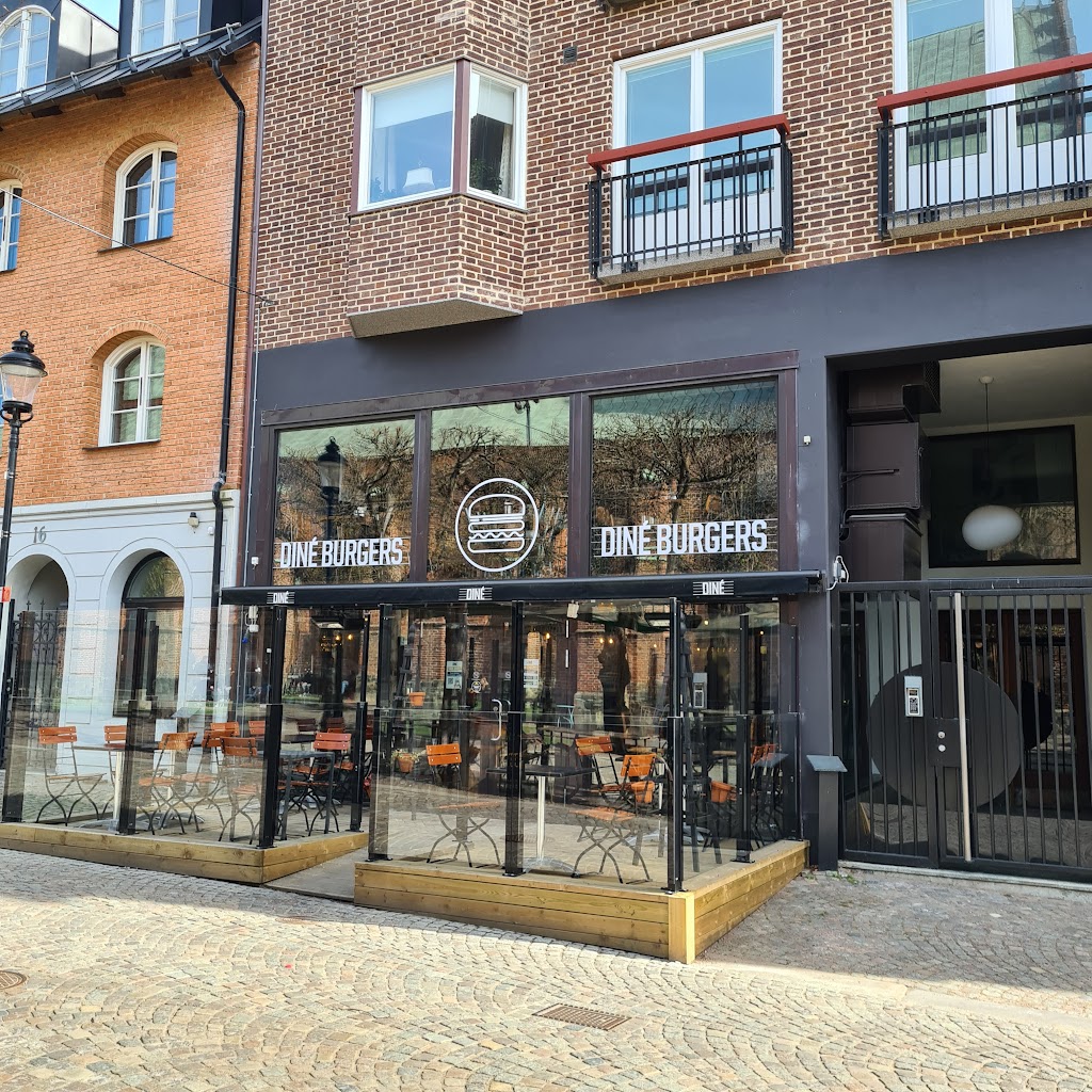 dine-burgers-2.jpeg