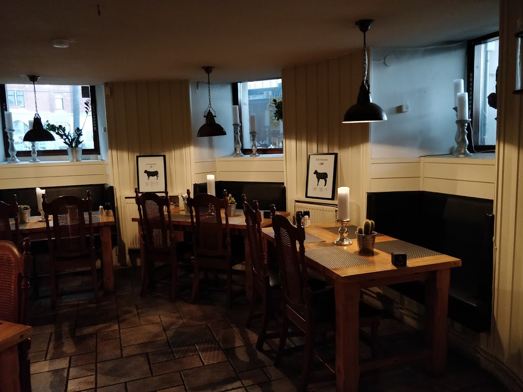 kings-corner-steak-n-pub-13.jpeg