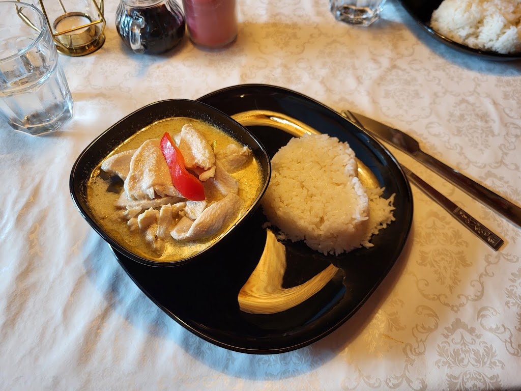 phuun-thai-2.jpeg