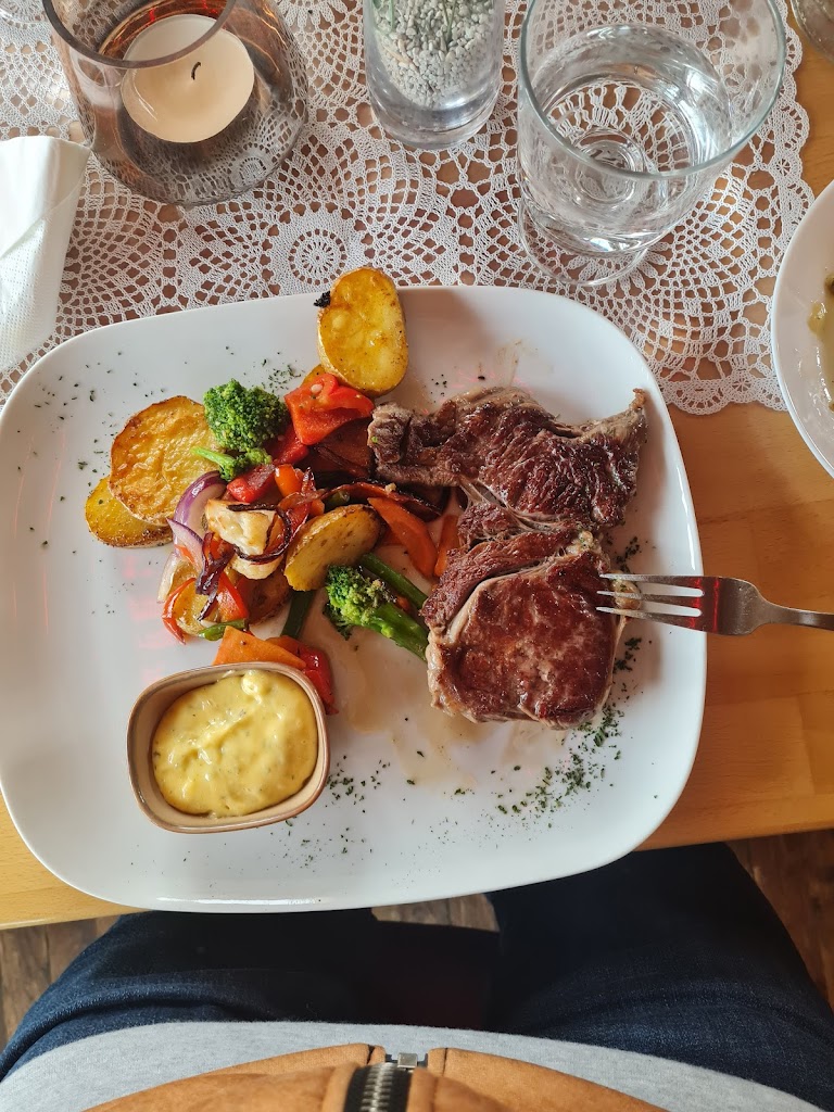 roccos-wine-dine-1.jpeg
