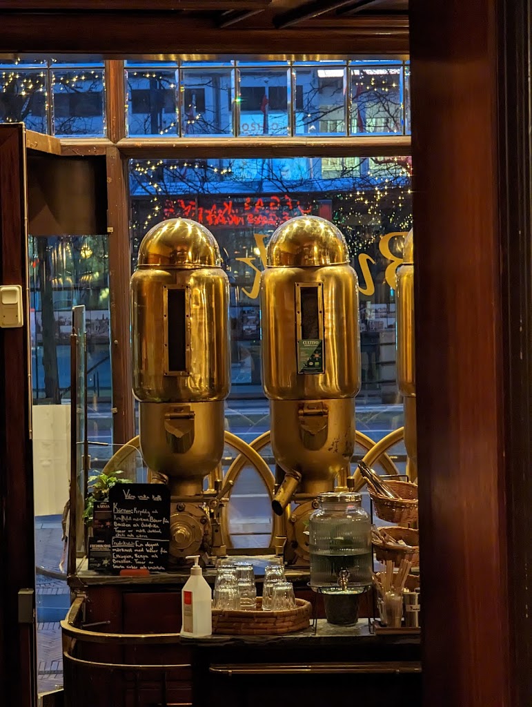 skip-kitchen-bar-13.jpeg