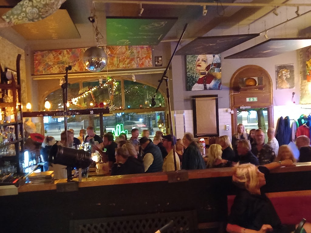 skip-kitchen-bar-3.jpeg