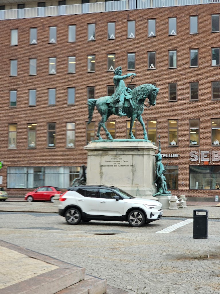 statue-of-magnus-stenbock-16.jpeg