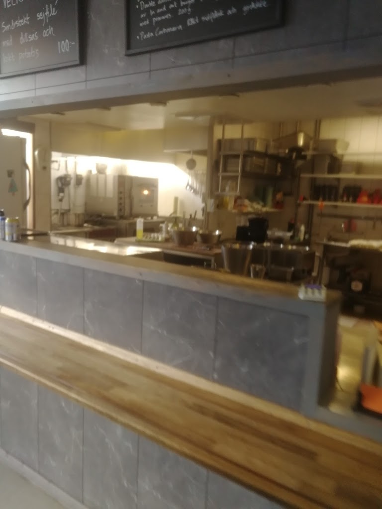 trevors-one-room-and-a-kitchen-14.jpeg