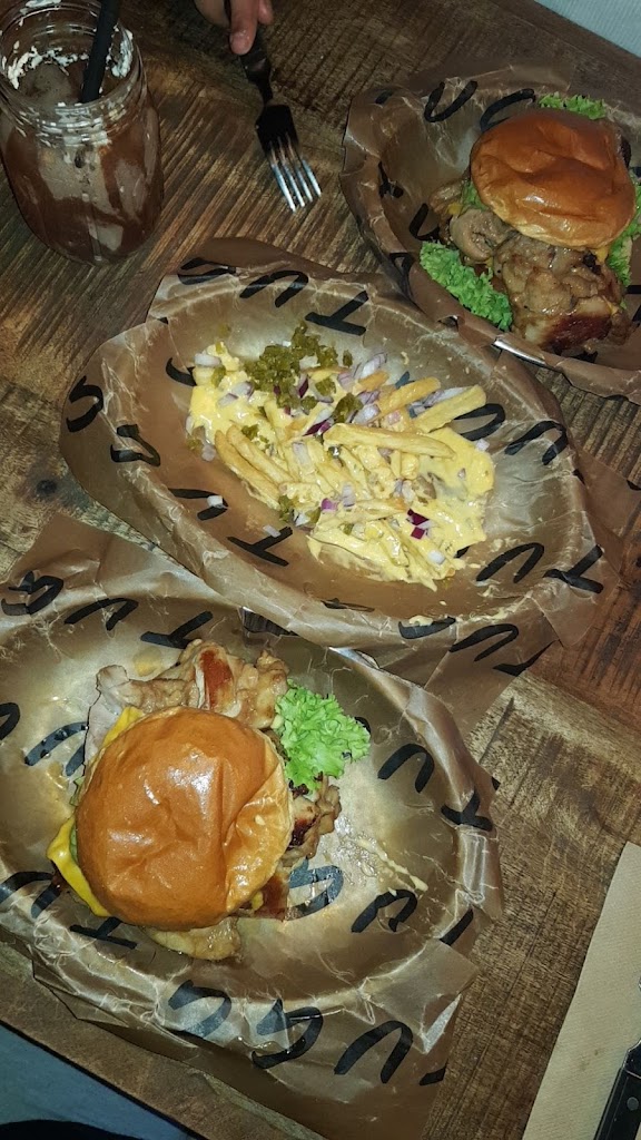 tugg-burgers-18.jpeg