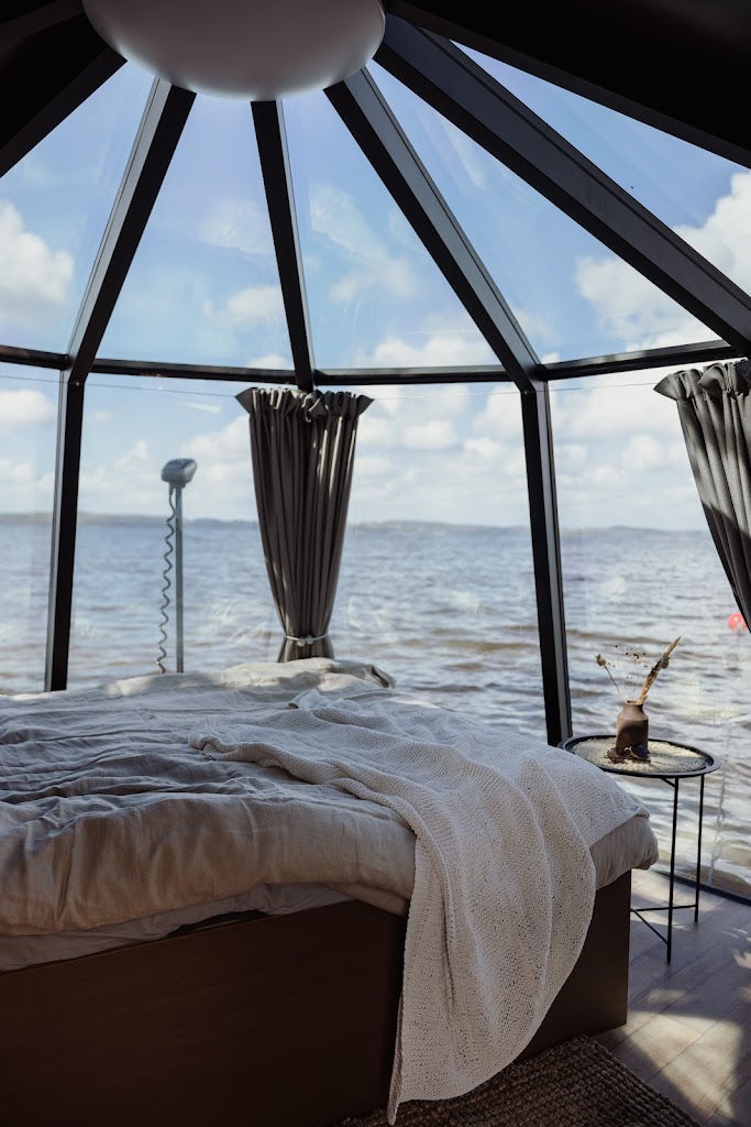 yggdrasil-igloo-water-huts-skane-1.jpeg