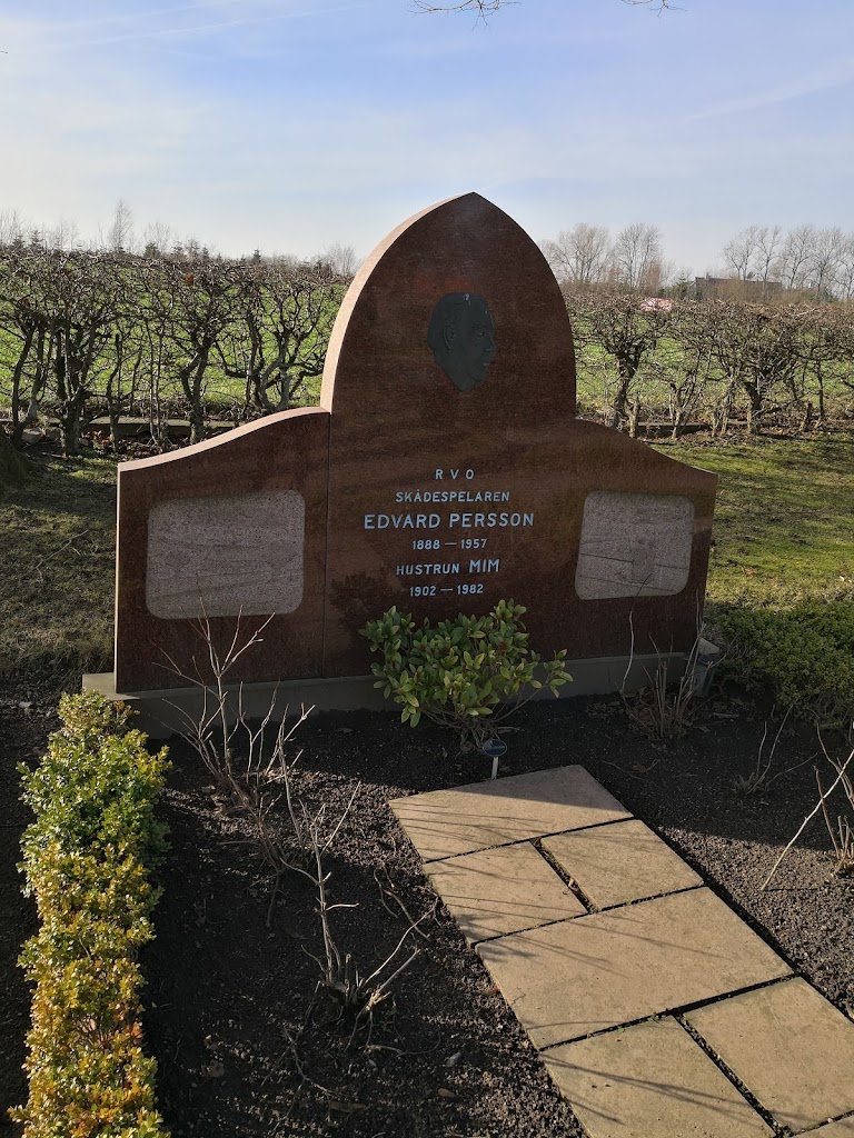 edvard-perssons-grave-1.jpeg