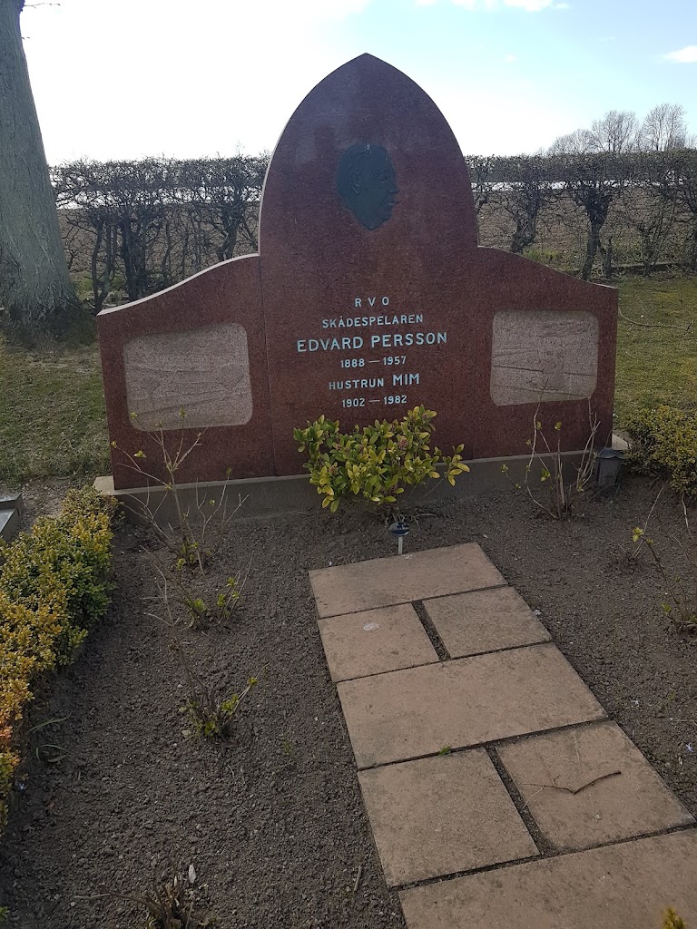 edvard-perssons-grave-2.jpeg