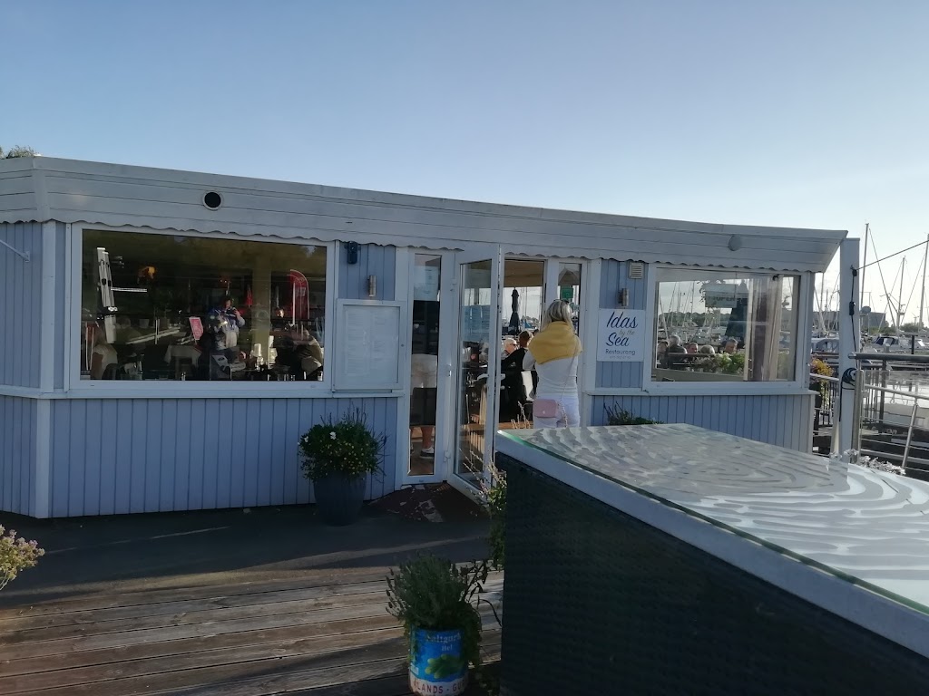 idas-by-the-sea-8.jpeg