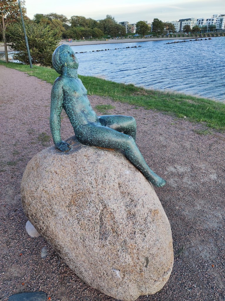 selma-lagerlof-statue-13.jpeg