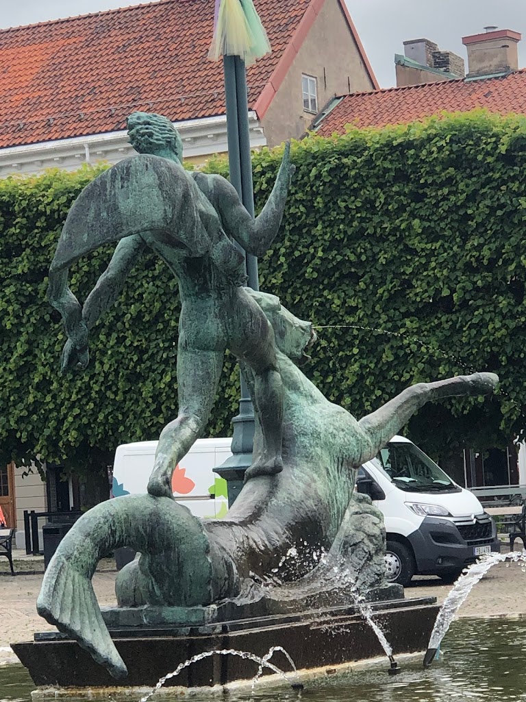 selma-lagerlof-statue-18.jpeg