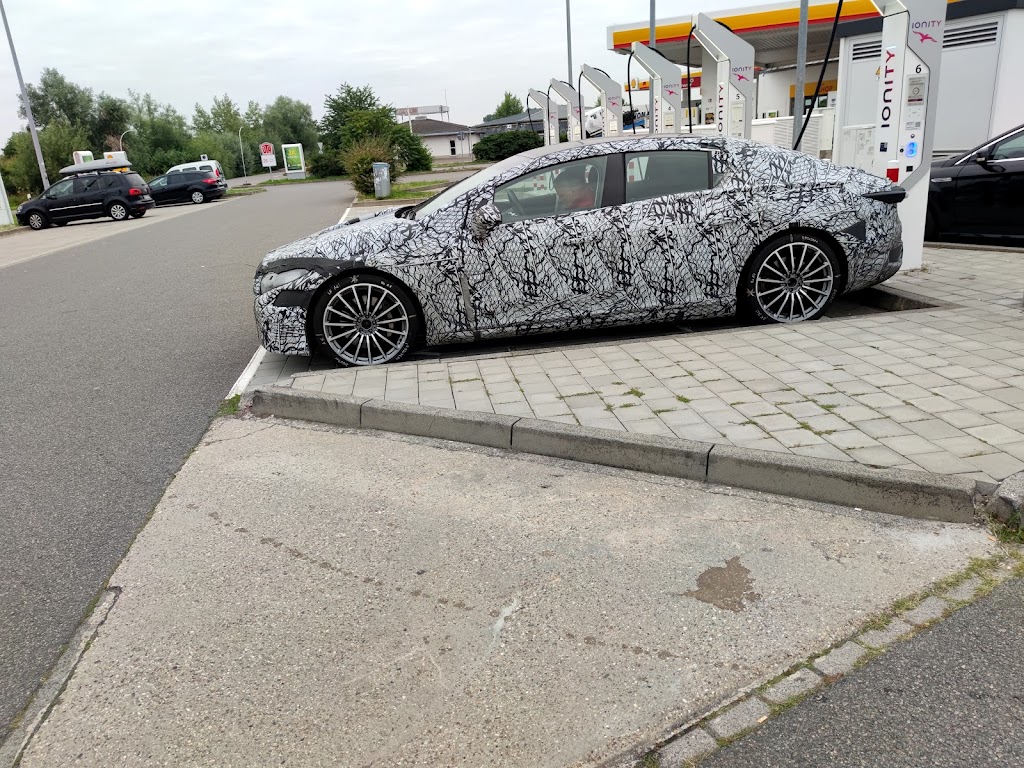 tesla-supercharger-14.jpeg