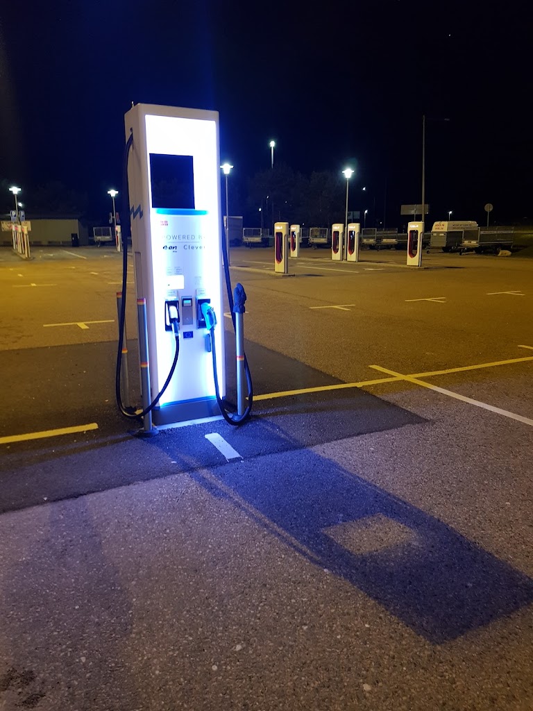 tesla-supercharger-8.jpeg