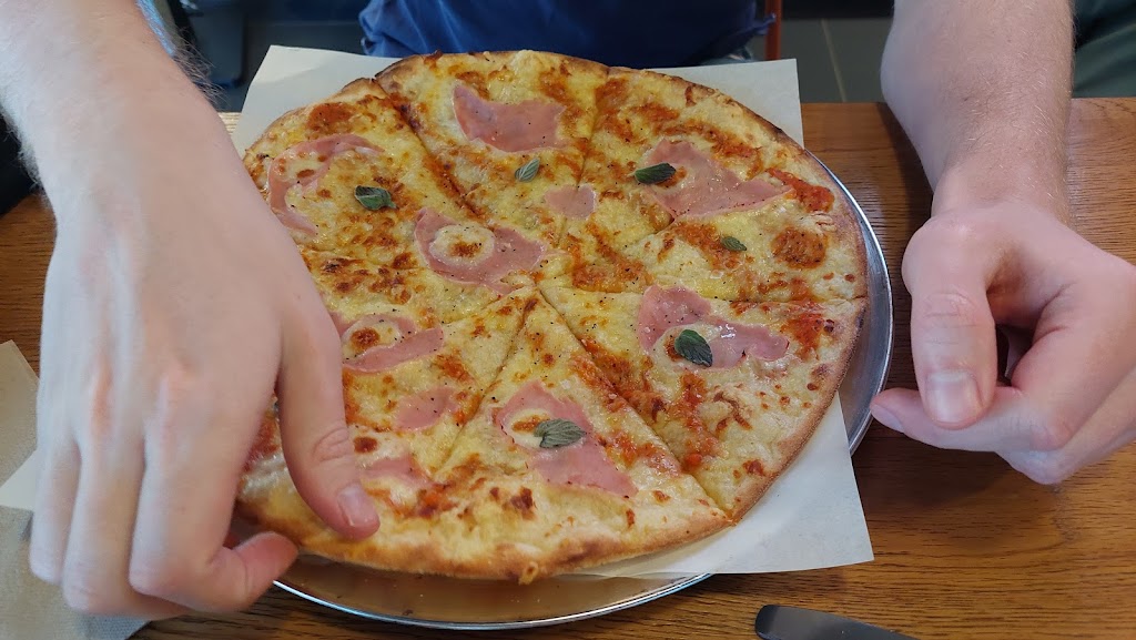 crust-pizza-lab-malmo-6.jpeg