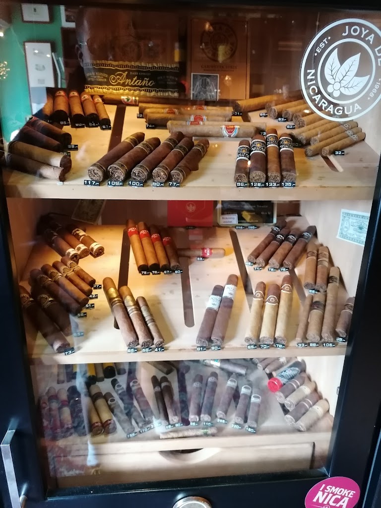 den-ansprakslosa-cigarraffaren-3.jpeg