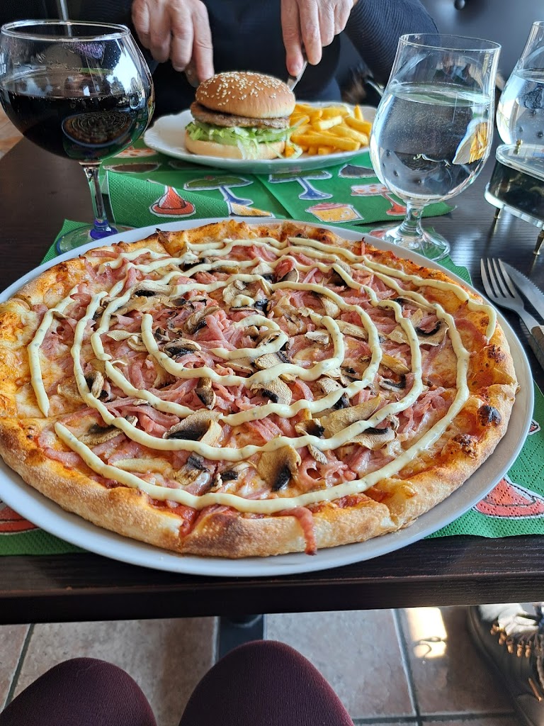 ellstorps-kvarterskrog-pizzeria-1.jpeg