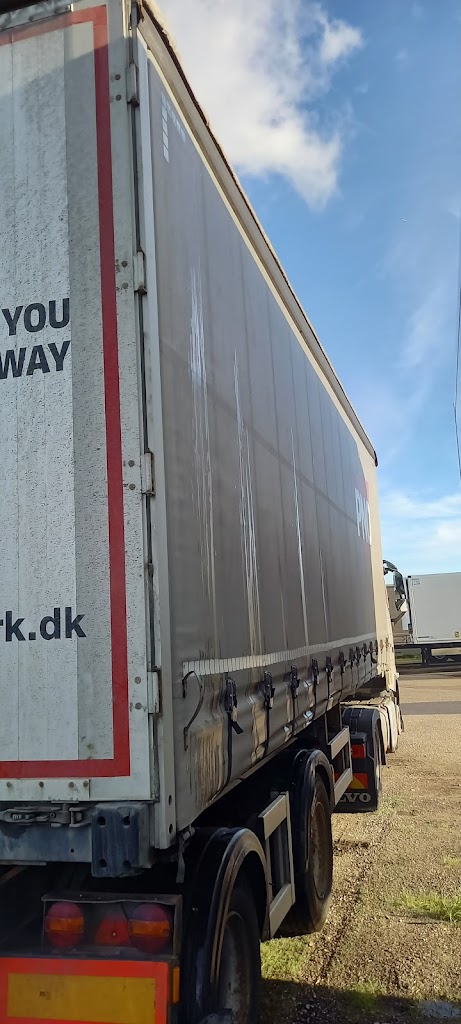 ips-malmo-ab-trailer-workshop-truck-trailer-wash-truck-trailer-tires-13.jpeg