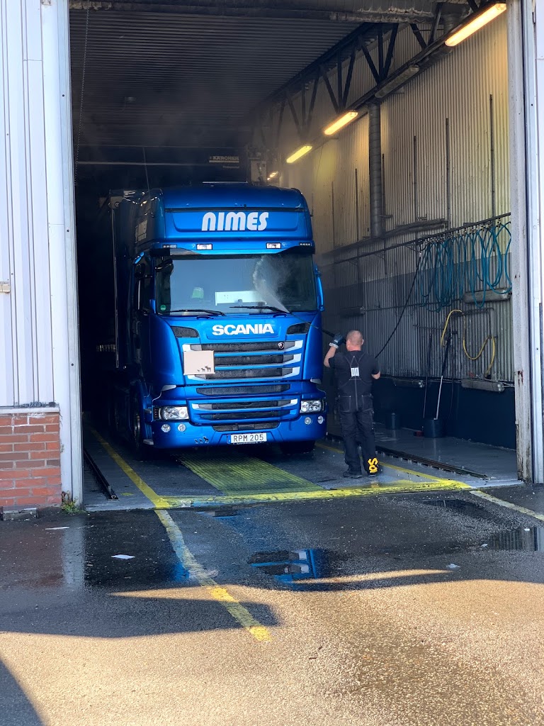 ips-malmo-ab-trailer-workshop-truck-trailer-wash-truck-trailer-tires-2.jpeg