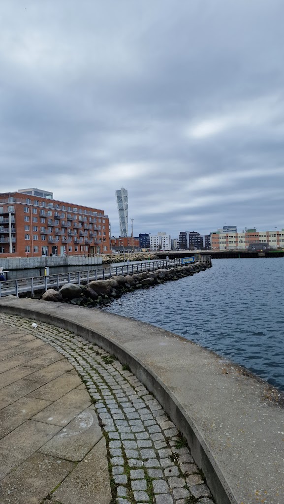 malmo-harbour-lookout-3.jpeg