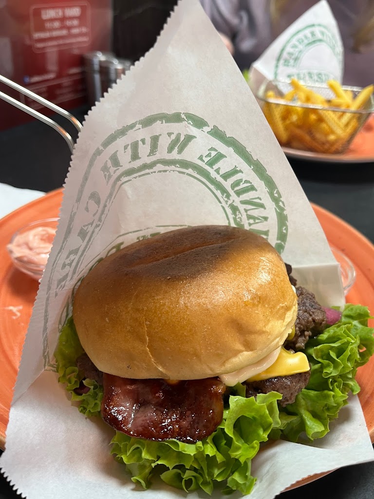 mollans-burger-5.jpeg