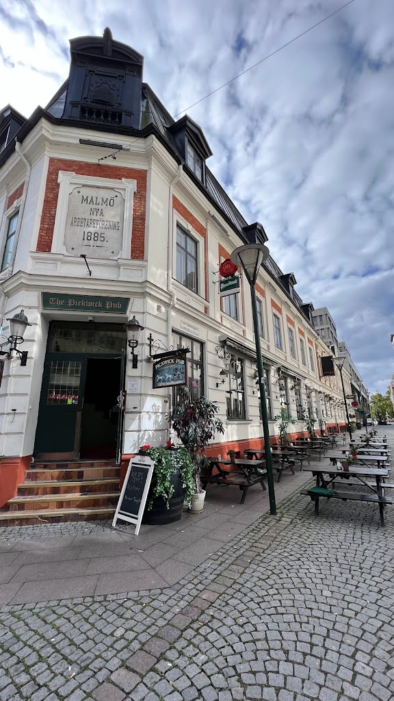 pickwick-pub-1.jpeg