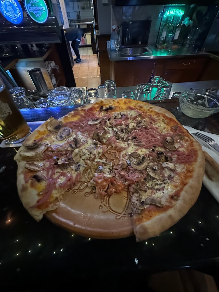 slottsstadens-restaurang-bar-pizzeria-1.jpeg