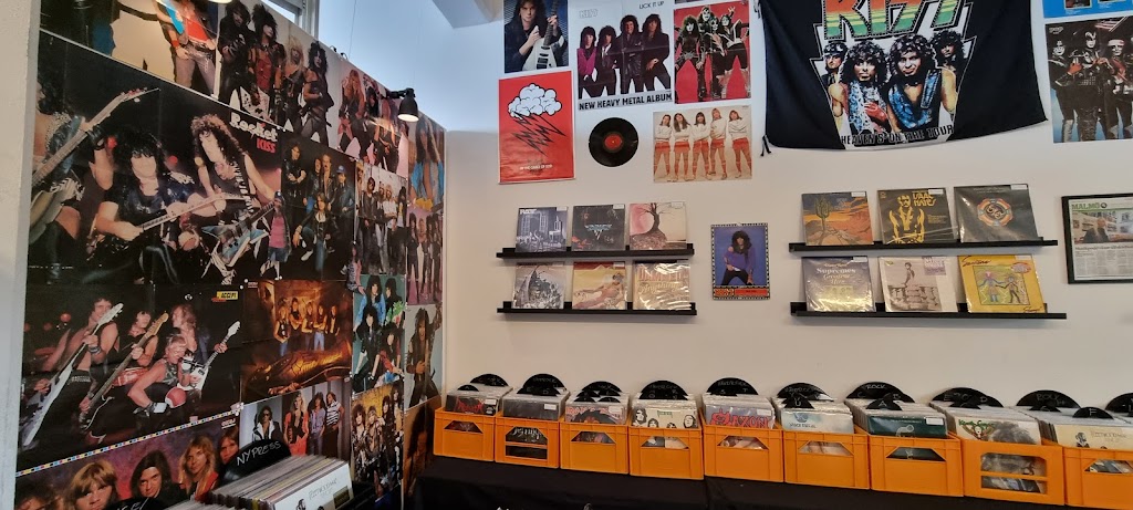 sounds-on-vinyl-record-store-3.jpeg