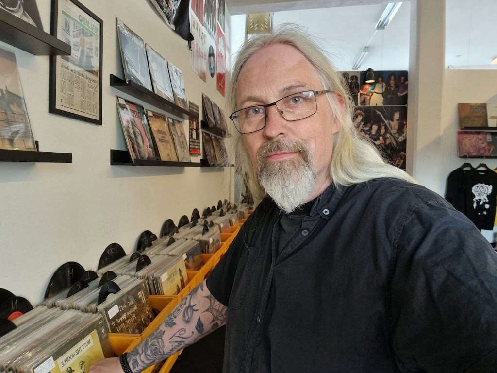 sounds-on-vinyl-record-store-6.jpeg