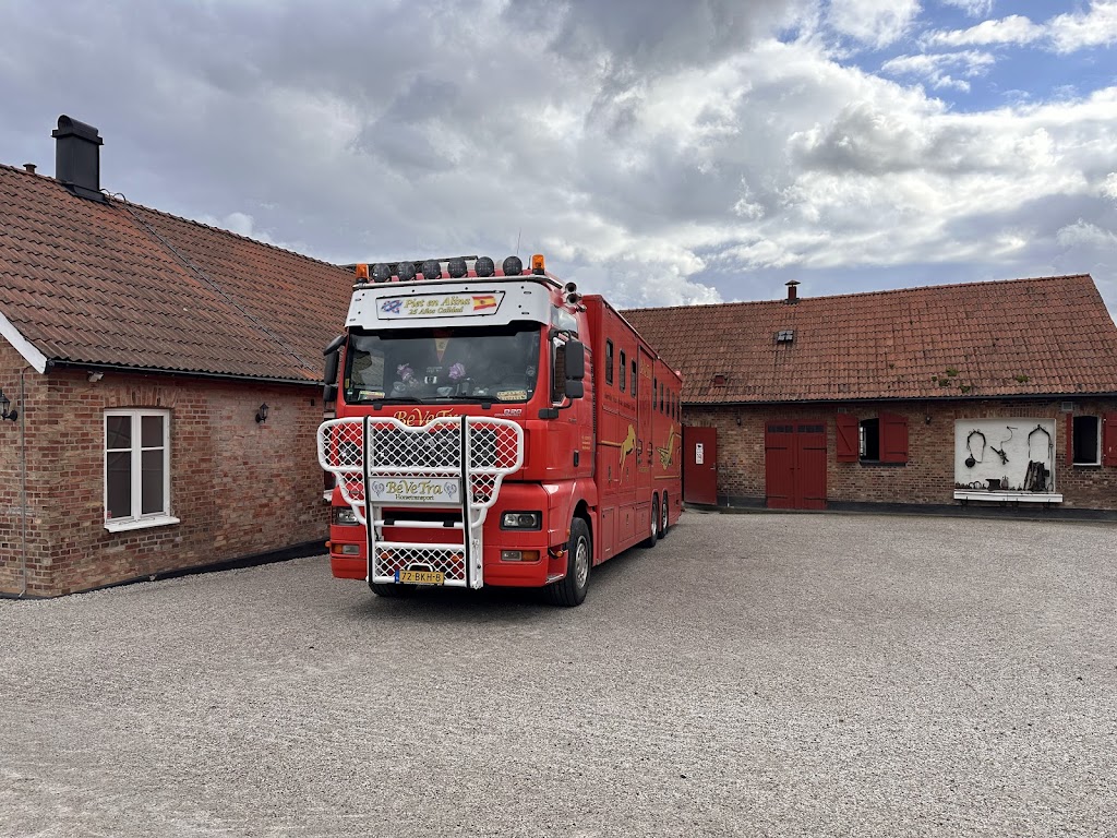 stall-lindgarden-horsehotel-1.jpeg